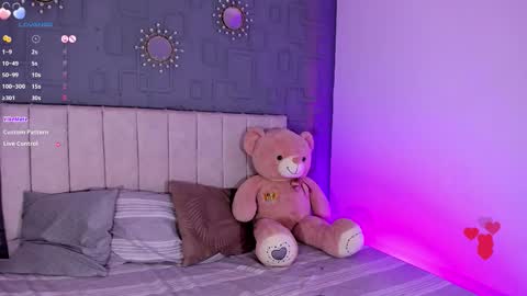 Snapshot of call_me_nora chatting on November 2025 06:19:02 AM NORA online show from November 2025 06:19:02 AM