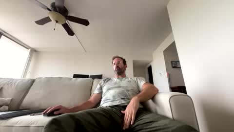 Snapshot of callesalada2 chatting on April 2026 02:22:01 PM Whitest Boy Alive online show from April 2026 02:22:01 PM
