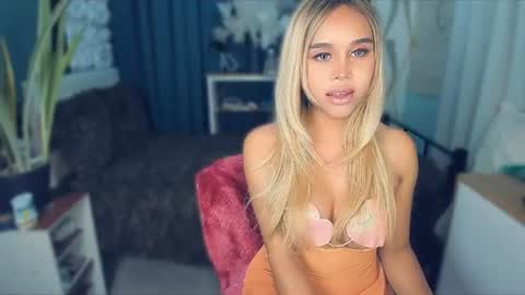 Snapshot of callmebythename_daisy chatting on June 2026 06:10:01 PM A STINGY MAN IS A SIGN OF UNWELLINGNESS. online show from June 2026 06:10:01 PM