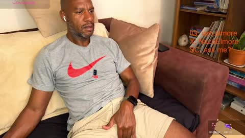 My name is Robert  Dont be shysay hi I love to chat. For requests or dirty talk please use tips  online show from April 2026 04:32:02 AM