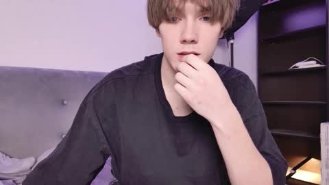 Snapshot of callmenineoneseven chatting on October 2025 09:32:01 AM Nick online show from October 2025 09:32:01 AM