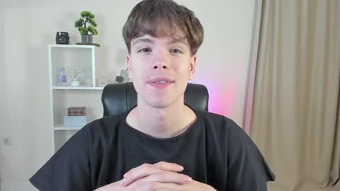 Hey I am Calvin  online show from December 2024 07:12:02 PM