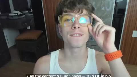 Snapshot of calvin_loves_you chatting on June 2026 05:13:02 PM Hey I am Calvin online show from June 2026 05:13:02 PM