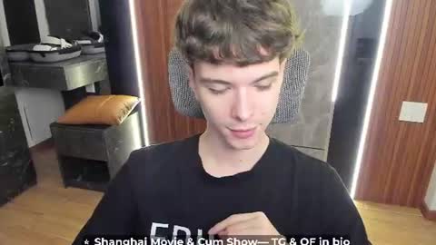 Snapshot of calvin_loves_you chatting on June 2026 05:40:02 PM Hey I am Calvin online show from June 2026 05:40:02 PM