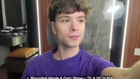 Snapshot of calvin_loves_you chatting on July 2026 02:29:01 PM Hey I am Calvin online show from July 2026 02:29:01 PM