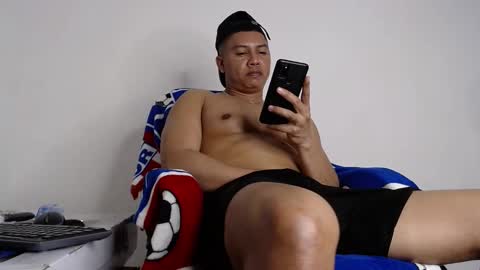 Snapshot of calvinhotlatino chatting on December 2024 10:25:02 PM calvinhotlatino online show from December 2024 10:25:02 PM