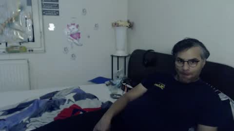 Calvinjohnlad online show from November 2025 06:07:01 PM