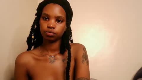 Snapshot of cam_she99 chatting on May 2026 12:16:01 AM sunflower mommy online show from May 2026 12:16:01 AM