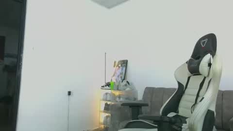 Snapshot of cam_xman chatting on May 2026 06:53:01 AM cam_xman online show from May 2026 06:53:01 AM
