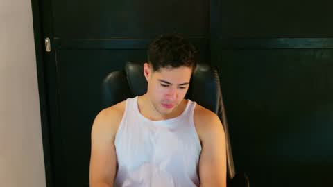 Snapshot of camara110 chatting on January 2025 07:13:02 PM camara110 online show from January 2025 07:13:02 PM