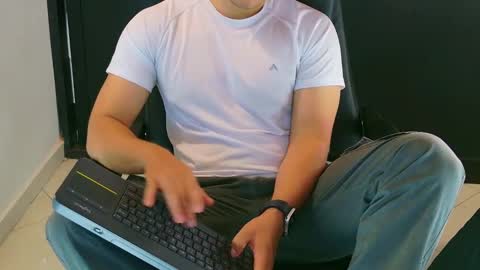 Snapshot of camara110 chatting on January 2025 12:26:01 AM camara110 online show from January 2025 12:26:01 AM