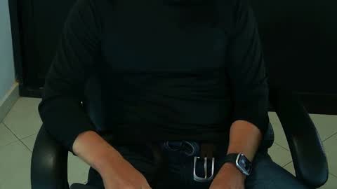 Snapshot of camara110 chatting on February 2025 07:27:02 PM camara110 online show from February 2025 07:27:02 PM