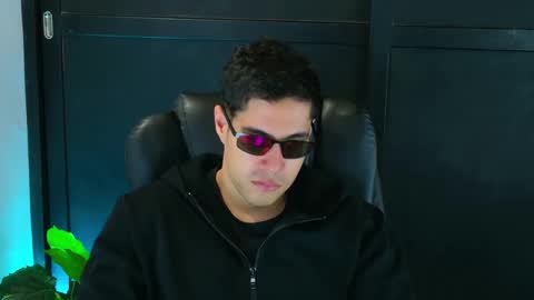 Snapshot of camara110 chatting on February 2025 01:52:02 AM camara110 online show from February 2025 01:52:02 AM