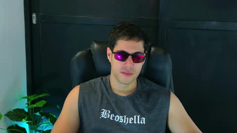 Snapshot of camara110 chatting on February 2025 10:58:01 PM camara110 online show from February 2025 10:58:01 PM