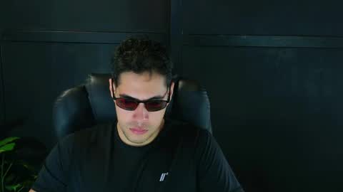 Snapshot of camara110 chatting on March 2025 07:11:02 PM camara110 online show from March 2025 07:11:02 PM