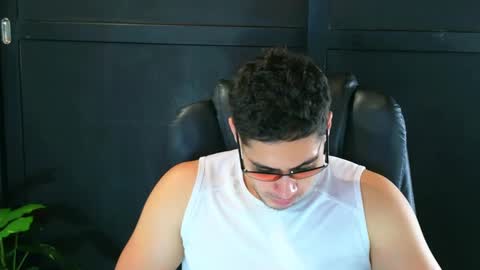 Snapshot of camara110 chatting on March 2025 09:31:02 PM camara110 online show from March 2025 09:31:02 PM