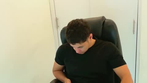 Snapshot of camara110 chatting on December 2025 02:41:02 AM camara110 online show from December 2025 02:41:02 AM