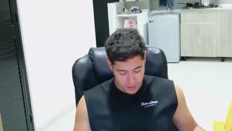 Snapshot of camara110 chatting on February 2026 01:04:02 AM camara110 online show from February 2026 01:04:02 AM