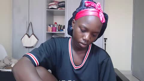 Snapshot of camclit chatting on December 2024 04:34:02 AM Princess online show from December 2024 04:34:02 AM