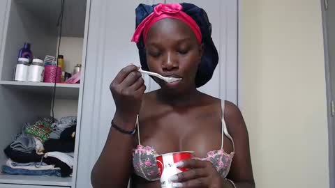 Snapshot of camclit chatting on March 2025 05:18:02 AM Princess online show from March 2025 05:18:02 AM