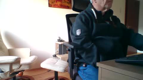 Snapshot of camcologne chatting on December 2024 03:00:01 PM camcologne online show from December 2024 03:00:01 PM