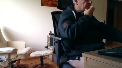 Snapshot of camcologne chatting on December 2024 11:25:02 AM camcologne online show from December 2024 11:25:02 AM