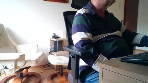 Snapshot of camcologne chatting on October 2025 08:26:01 AM camcologne online show from October 2025 08:26:01 AM