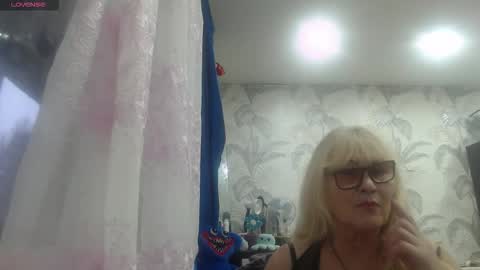 CamDiva1 online show from December 2025 11:48:01 AM