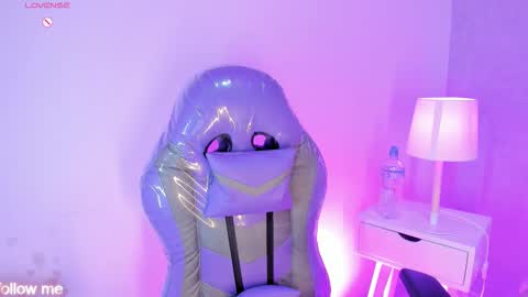 Camelia Smith online show from November 2025 04:01:01 AM