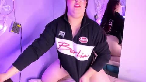 Camila Osorio online show from November 2025 03:12:02 PM