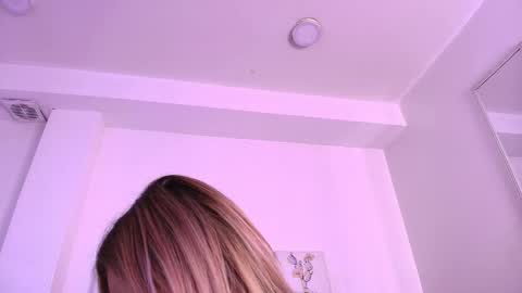 Snapshot of camiilaglow chatting on October 2025 06:12:01 PM CamiilaGlow online show from October 2025 06:12:01 PM