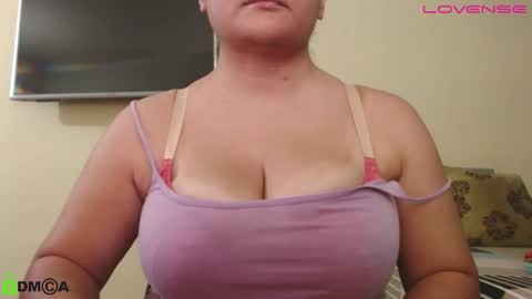 Camila  online show from September 2025 04:09:02 PM