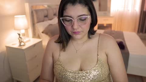 Camila buitrago online show from December 2024 02:50:01 PM