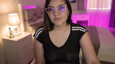 Camila buitrago online show from December 2024 09:00:02 PM