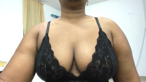 Camila online show from November 2025 10:25:01 AM