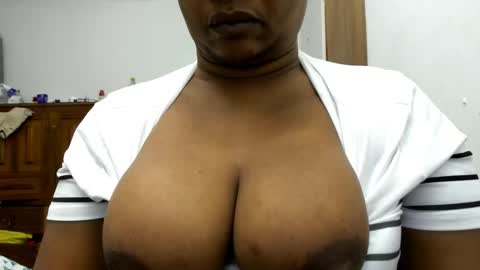 Camila online show from November 2025 10:48:01 AM