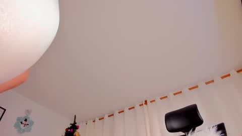 CamilaMendez--- online show from December 2024 09:44:02 PM