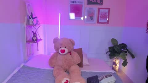 Camila  online show from November 2025 11:43:02 AM