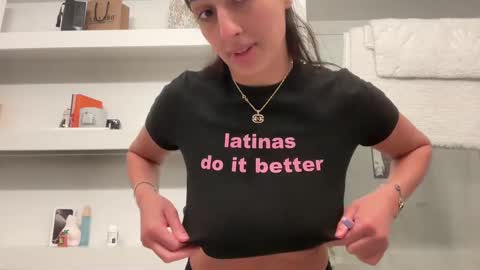 Snapshot of camiliakxoxo chatting on February 2025 04:07:01 AM camiliakxoxo online show from February 2025 04:07:01 AM