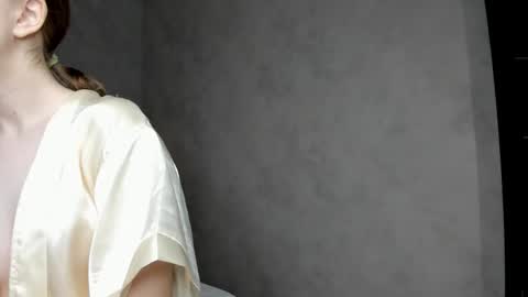 Camilla online show from December 2025 01:00:01 AM