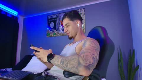 Snapshot of camiloalvarezzz3 chatting on October 2025 06:28:02 PM CAMILO online show from October 2025 06:28:02 PM