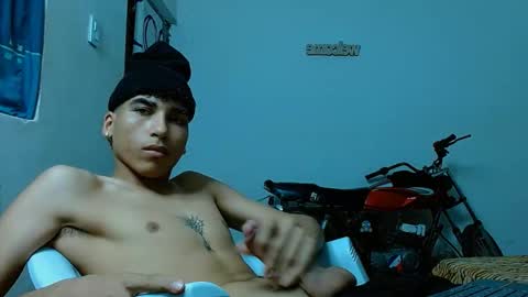 Snapshot of camilohot_2 chatting on March 2026 01:33:02 AM camilo online show from March 2026 01:33:02 AM