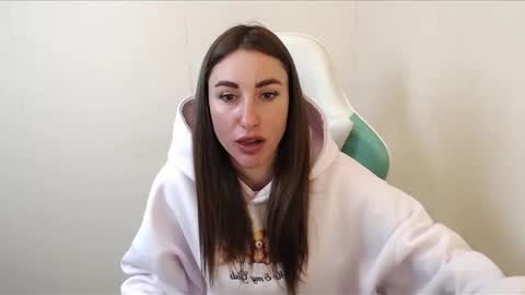 cammila horn online show from October 2025 12:17:02 PM