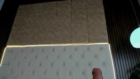 Camila online show from December 2025 07:44:01 PM