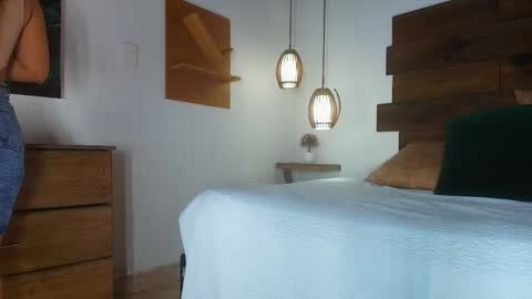 Jolie online show from April 2026 07:43:01 PM