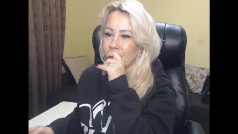 Snapshot of candy_hellenx chatting on January 2026 06:08:01 AM candy_hellenx online show from January 2026 06:08:01 AM