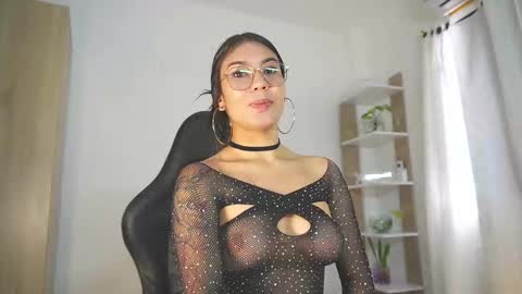 Nickol online show from February 2026 03:05:01 PM