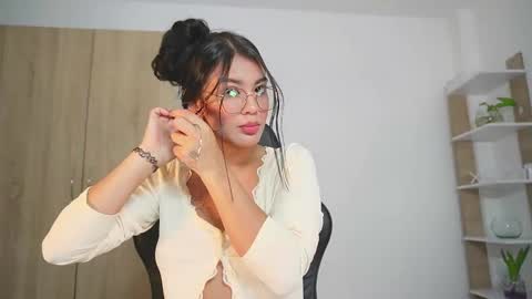 Nickol online show from March 2026 08:23:02 PM