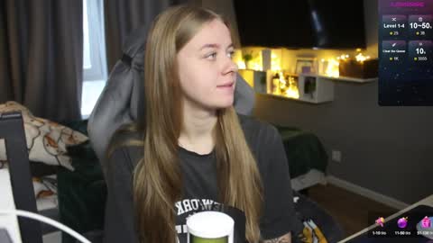 Snapshot of candy_meggie chatting on December 2024 10:13:01 AM Megan online show from December 2024 10:13:01 AM