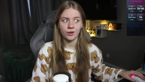 Snapshot of candy_meggie chatting on December 2024 09:17:02 AM Megan online show from December 2024 09:17:02 AM